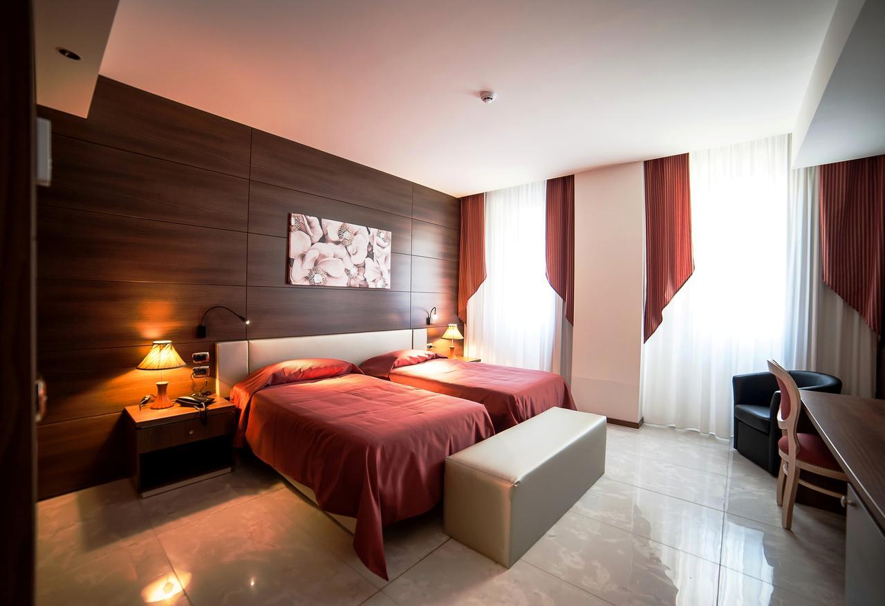 אטנה לוקאנה Family Center Hotel מראה חיצוני תמונה