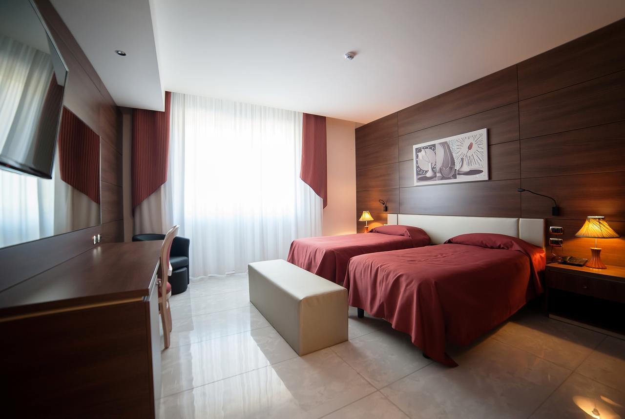 אטנה לוקאנה Family Center Hotel מראה חיצוני תמונה